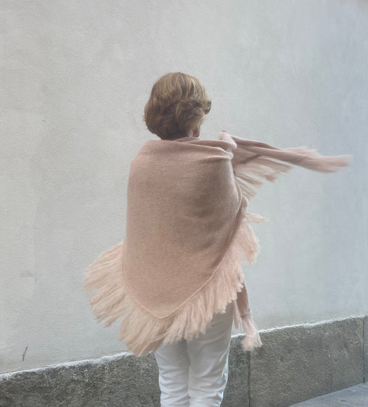 Chal alpaca y seda rosa nude
