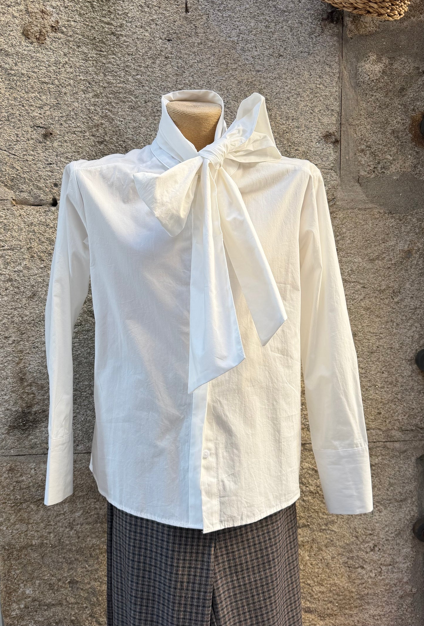 Camisa blanca lazo