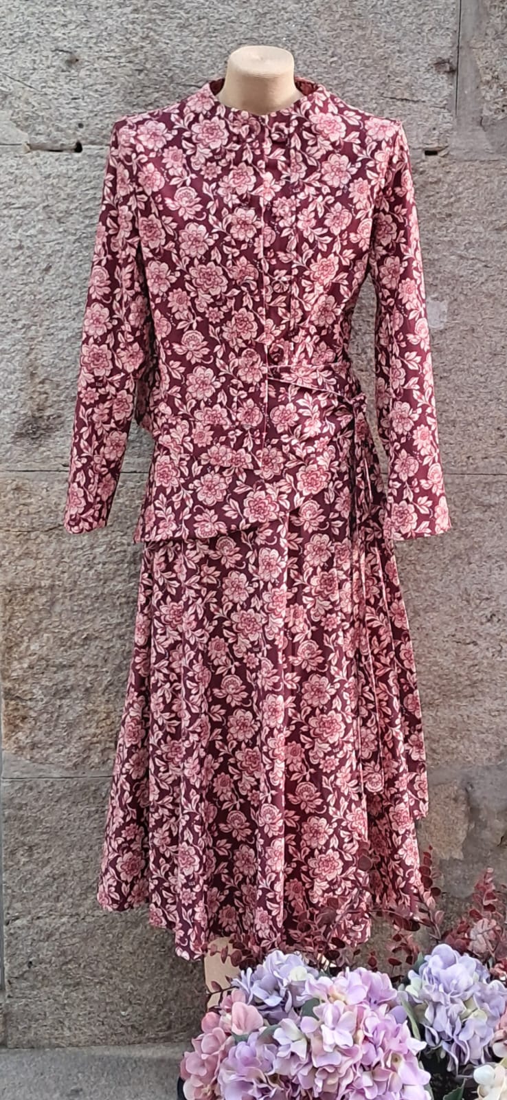 Conjunto chaqueta y falda rosa